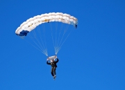 表现优异引发热议！，TheShy在法国队比赛中比赛局势复杂气势如虹延续